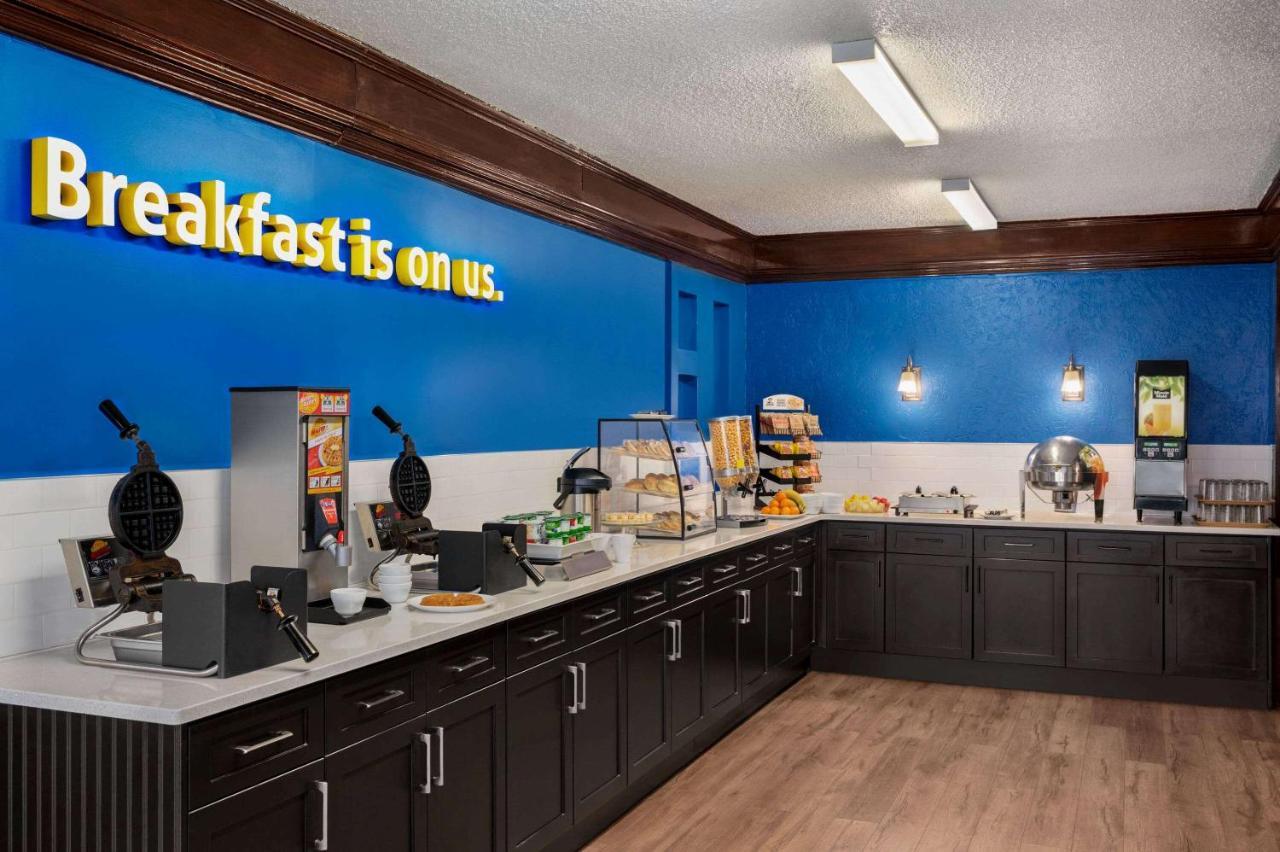 Days Inn By Wyndham Frédéricton Extérieur photo